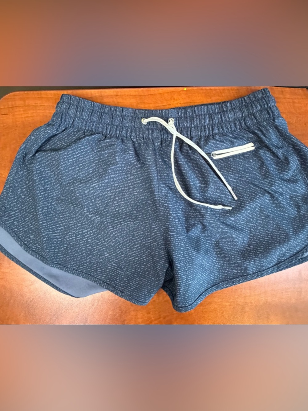 Vuori Med Clementine Short 2.0. Azure Dashed Lines - Picture 2 of 9